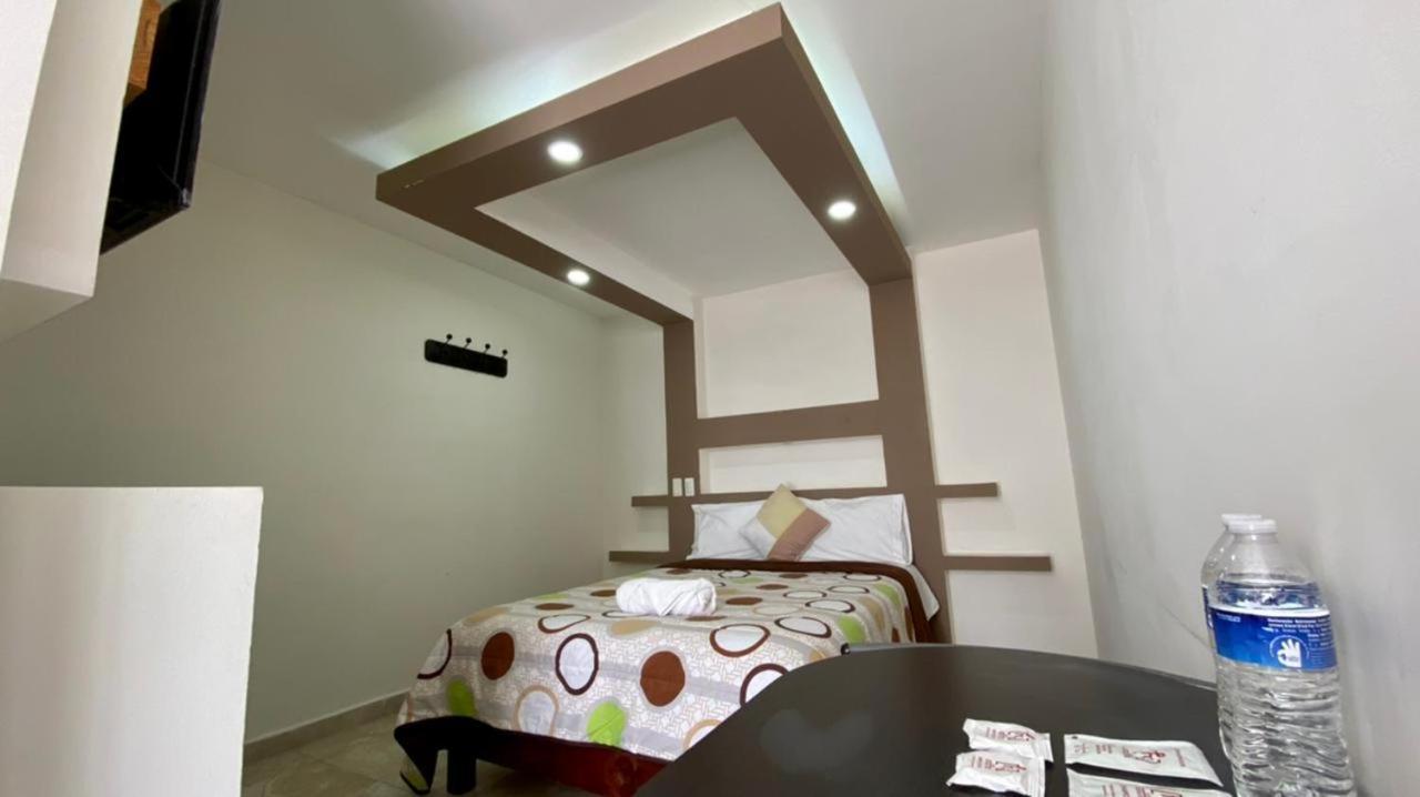 Hotel Caudillos Inn Emiliano Zapata  Buitenkant foto